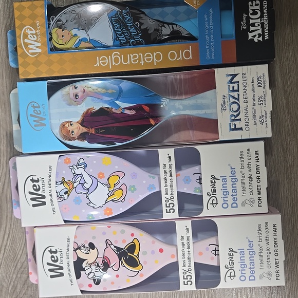 Disney Accessories - Wet Brush Disney PICK ONE Hair Accessories Set - Minnie, Daisy, Frozen, Alice